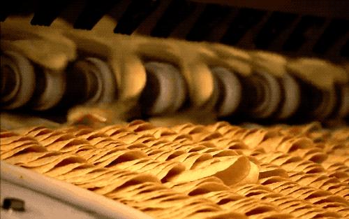 乐事薯片不碎吗,品客薯片和乐事薯片哪个好吃