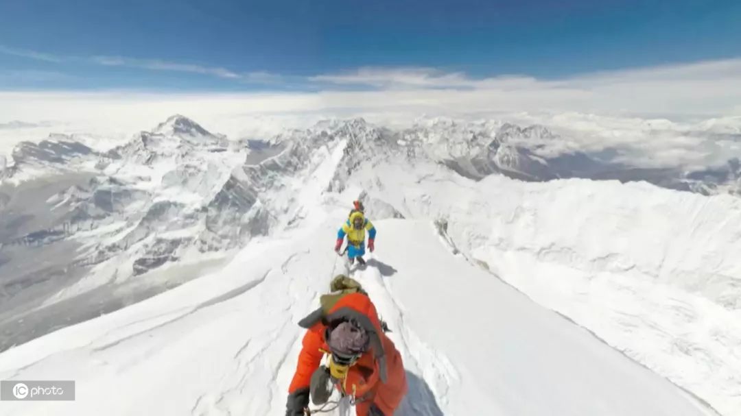 1950年登顶珠峰高清图,珠峰66年登山视频