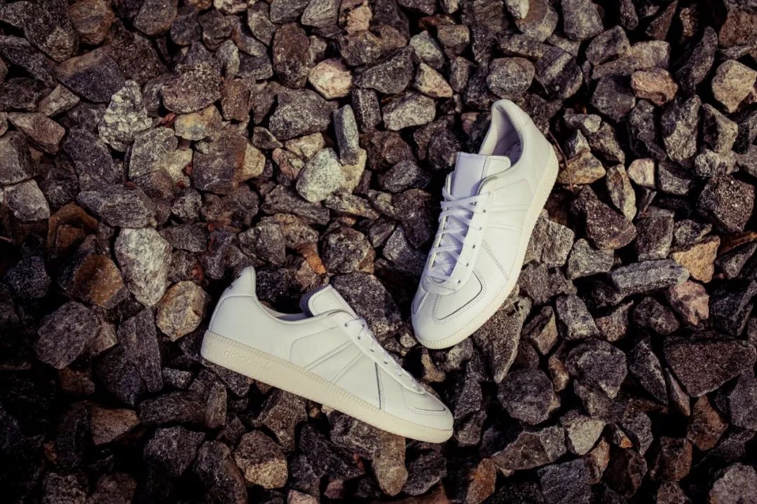 你为什么会买白色鞋？│《每周冷门球鞋大赏》