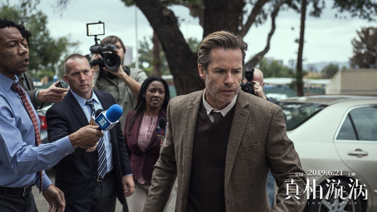 007皮尔斯布鲁斯南视频,007皮尔斯布鲁斯南开场