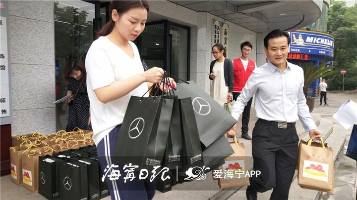 意外收到小朋友的礼物,小朋友收到神秘礼物