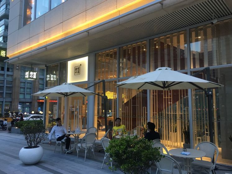 我们走访了最火的9家奶茶店,记者走访测评全市多家品牌奶茶店