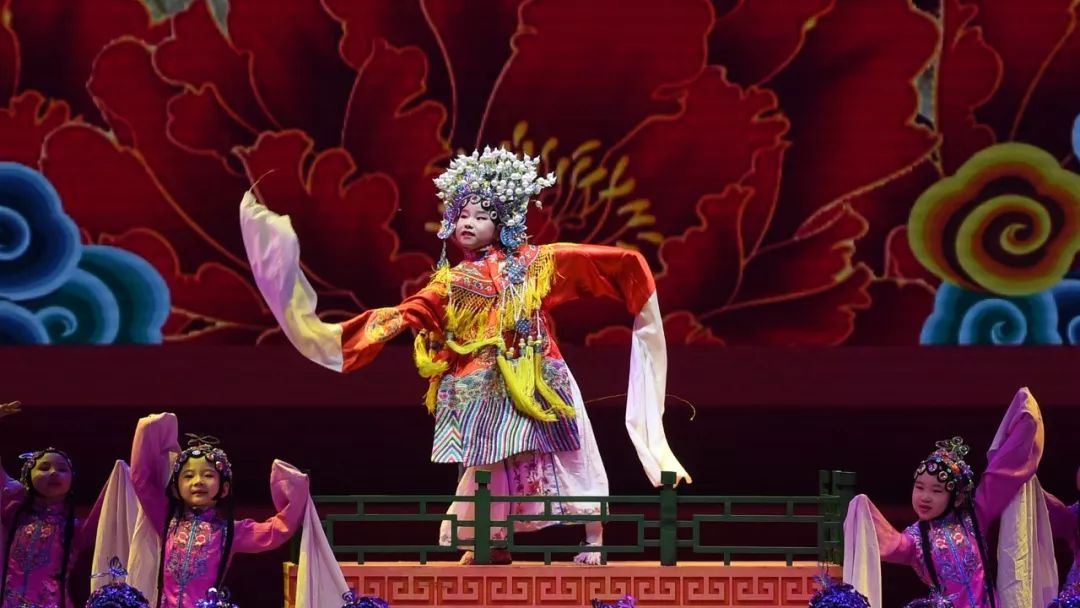 高清大图:“蓝天娃”精彩演绎《同在蓝天下》,向全国小朋友献礼