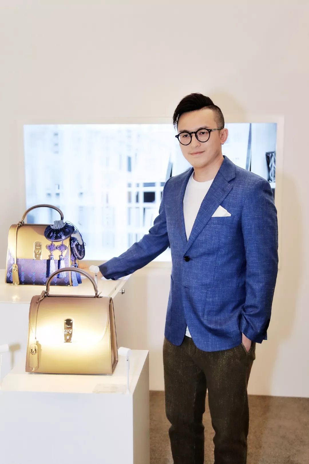 回看五月时髦事宇舶再度携手JINGART