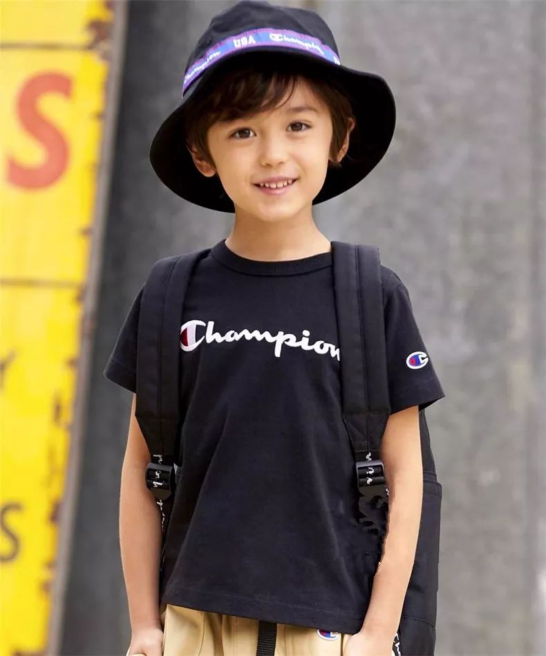 champion明星穿搭,全新champion冠军日版圆领卫衣