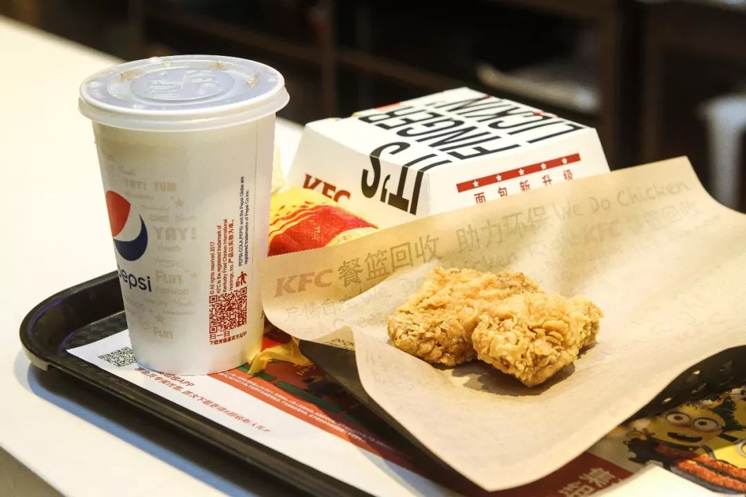 在西湖边种下一片“草原”！杭州这家肯德基“绿”了！种草指南在这里