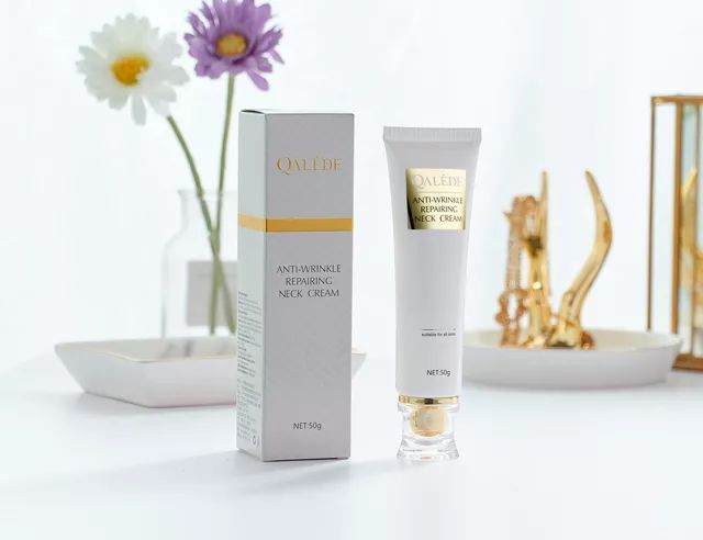 脖子长纹的女人,中年妇女脖子有几圈纹是怎么来的