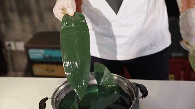 粽叶绿的有点蓝还很软正常吗,鲜绿的粽叶安全吗