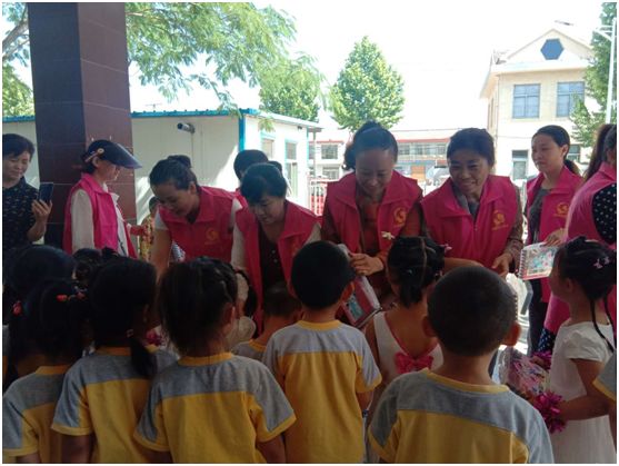 巾帼文明艺术团庆六一活动集锦,姐妹们庆六一活动