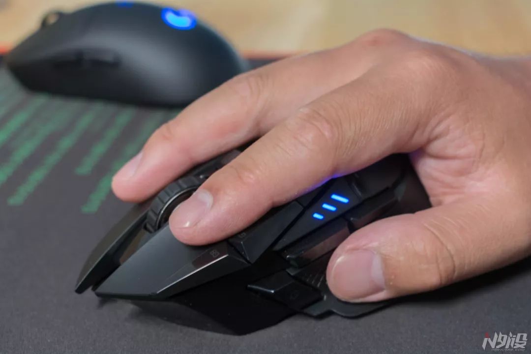 无线g502罗技,g502创世者和g502lightspeed的区别