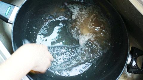 涂层不粘锅怎么开锅养锅,不粘锅的养锅方法