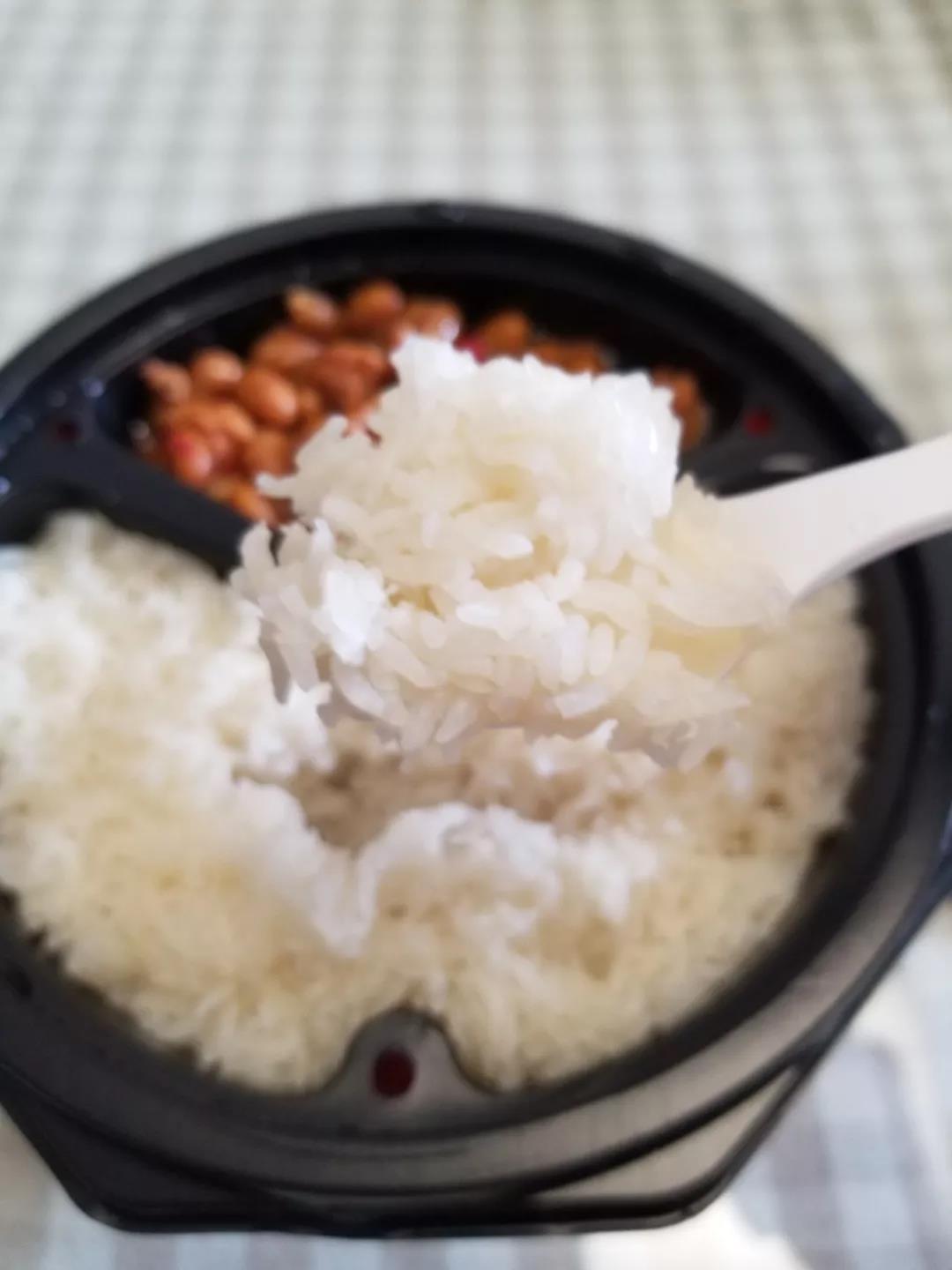 唯食评测｜是出游神器还是鸡肋？唯食君试吃一款自热米饭，这！这个味道