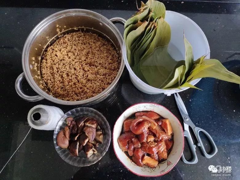 粽子捂脸流泪,鲜肉粽蛋黄粽