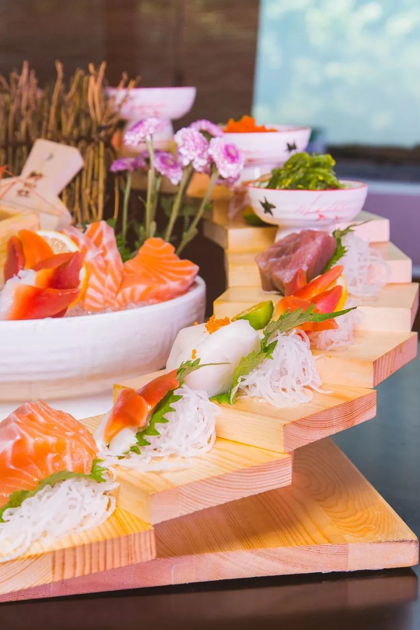 镇江宝藏日料店!15层生猛「云梯刺身」无限续,120+种自助不限量