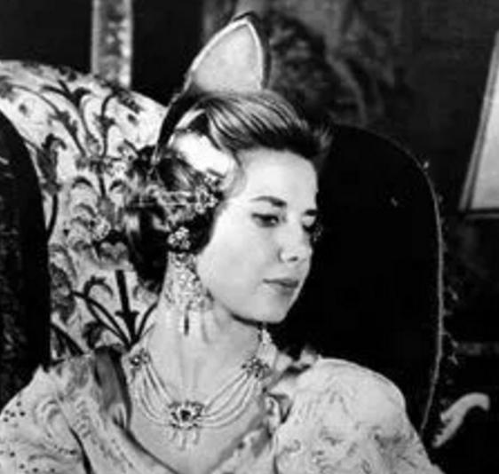 她是英女王闺蜜，拥有“至蓝之血”，却在82岁为爱舍弃百亿身家