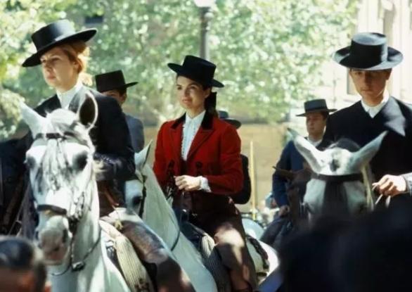 她是英女王闺蜜，拥有“至蓝之血”，却在82岁为爱舍弃百亿身家