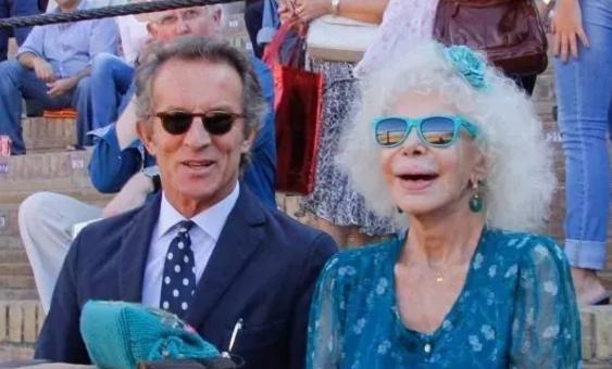 她是英女王闺蜜，拥有“至蓝之血”，却在82岁为爱舍弃百亿身家