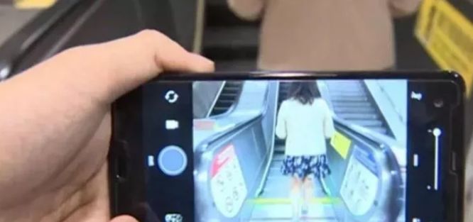 住手放开,放开那个女孩