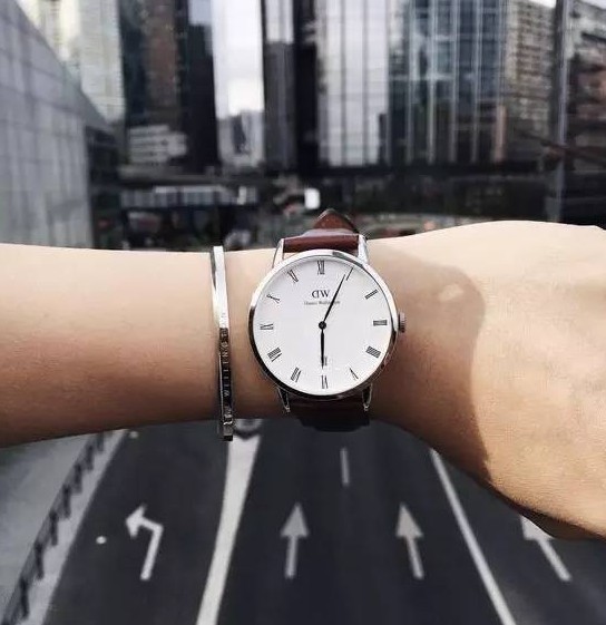 戴dw手表丢人是什么原因,戴dw手表不能动