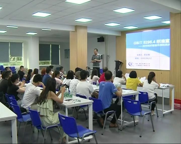 衣服吊牌和洗水唛执行标准不一样,服装标准吊牌洗唛