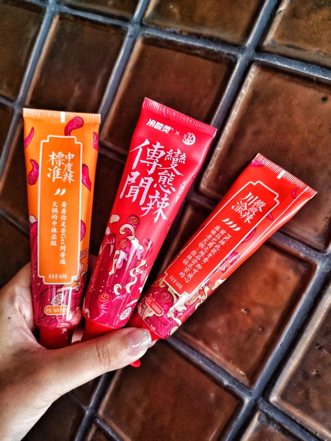 真露烧酒牙膏VS小龙坎火锅牙膏，刷个牙都这么硬核了？