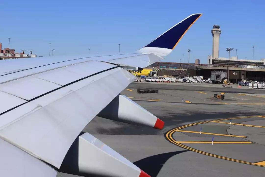 体验19个小时飞机,体验时间最长的航班