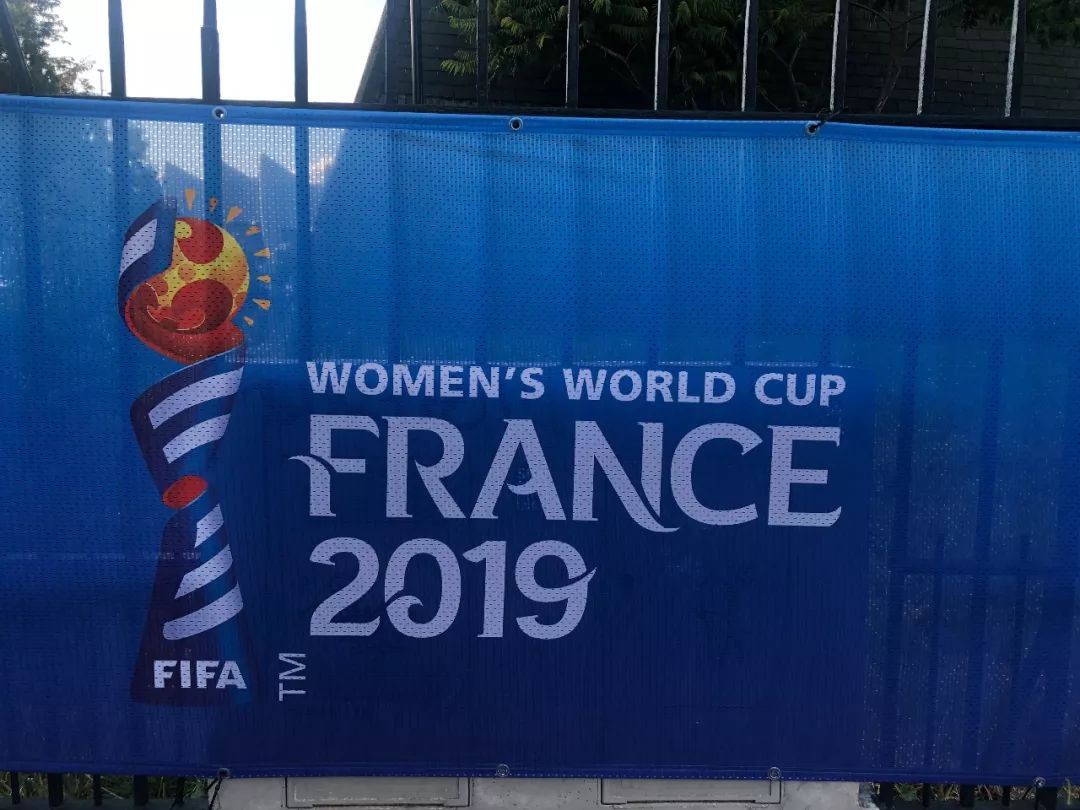 观看中国女足激动场面,看中国女足激动流泪