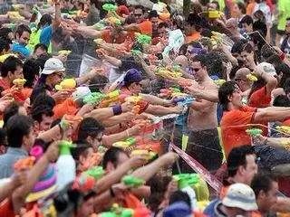 关于泼水节活动,泼水节原来这么玩