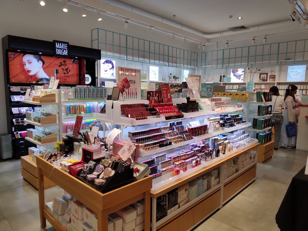 璧拌浜嗗緢澶氬闂ㄥ簵,杩欎簺鐏垎鐨勭編濡嗗簵鑳屽悗鍏ㄦ槸濂楄矾