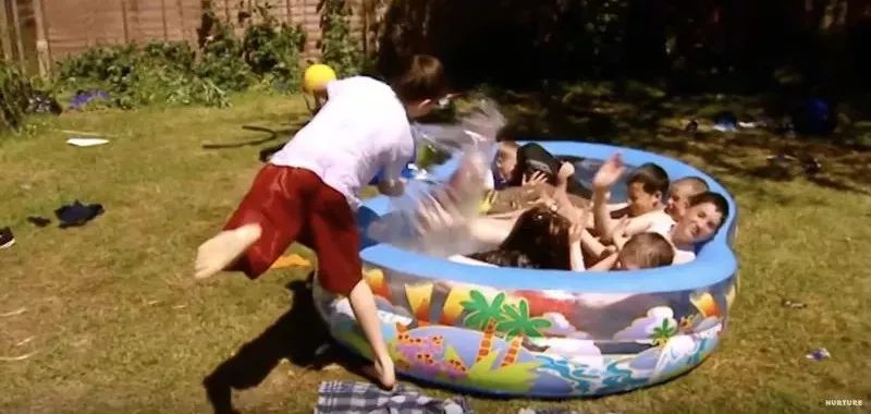 没有大人只有孩子一起住,没大人管的小孩