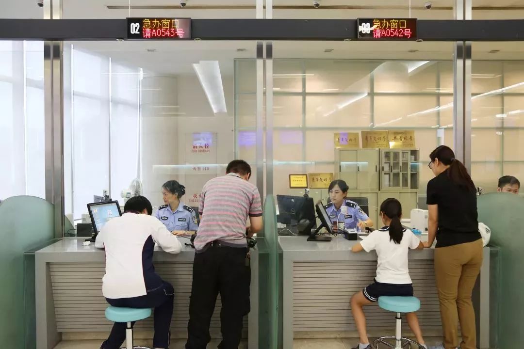 办理出入境证件需要哪些申请材料,办理出入境手续的流程和注意事项