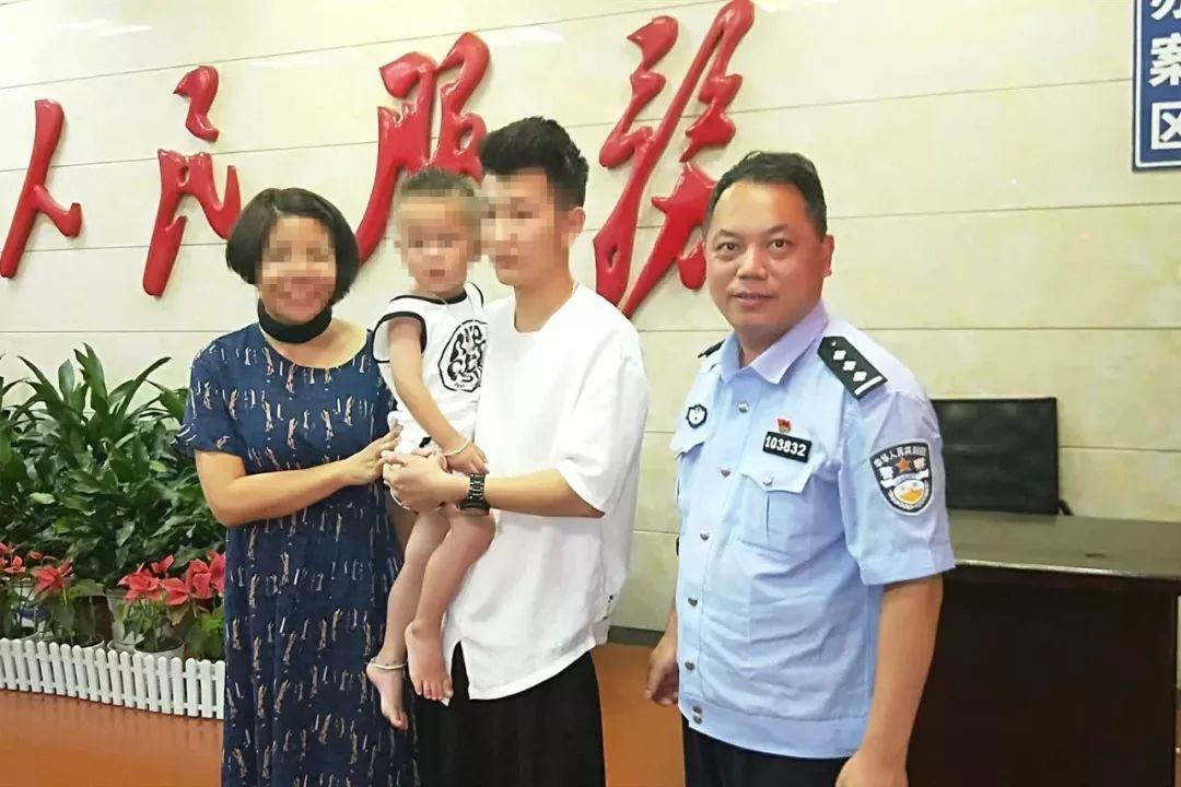 沉痛悼念福建这位好警察！他倒在工作岗位上还来不及多陪陪孩子……