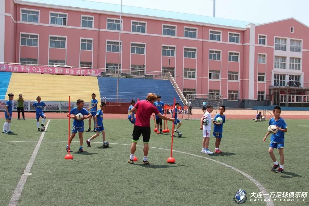 中国青训与国外青训,蓝队青训国青