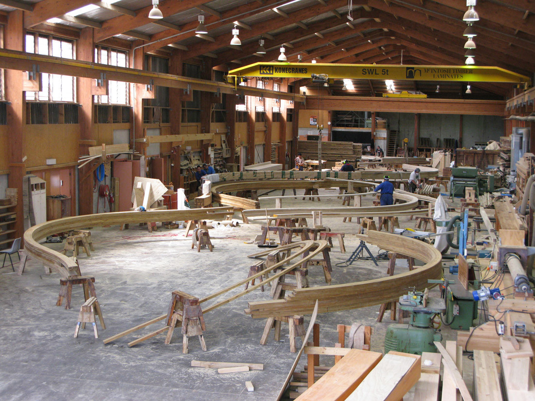 让这个红杉树上的餐厅来实现你儿时的树屋梦想