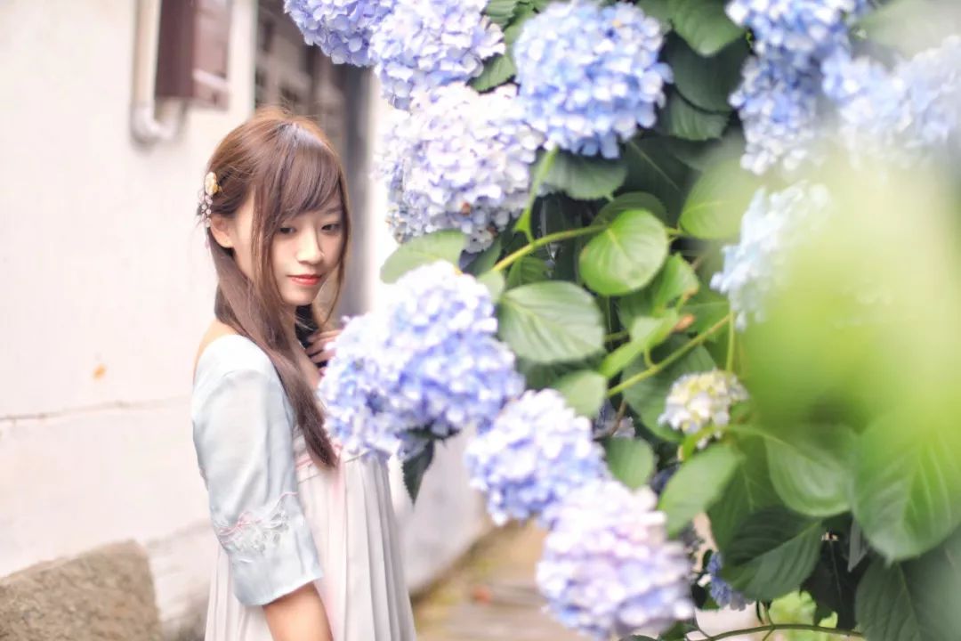 这座跟着周杰伦空降热搜的杨梅味小城,休渔期也能让你吃得满嘴鲜