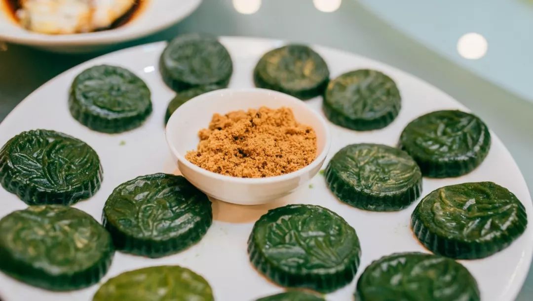 这座跟着周杰伦空降热搜的杨梅味小城,休渔期也能让你吃得满嘴鲜