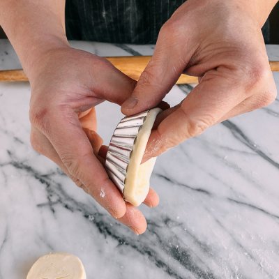 葡式蛋挞是酥皮的吗,澳门葡式蛋挞的特点是什么