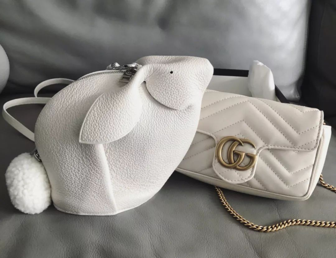 prada包包日常护理 (包包的护理方法和注意事项)