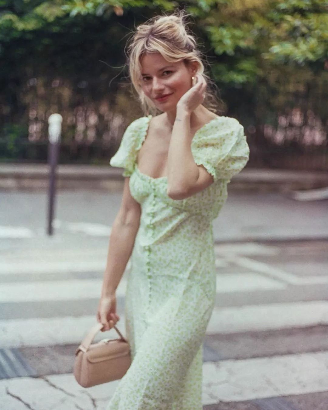 印花人物连衣裙,印花连衣裙到脚踝超长款