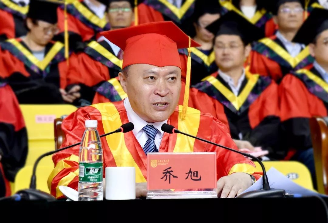 我们毕业了的感人事件,学生们毕业了感动哭了