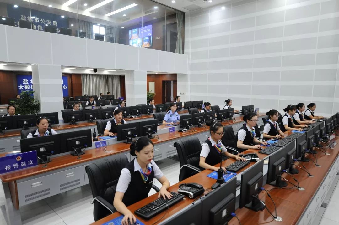 来PK！用一种水果形容警察，你的答案是……