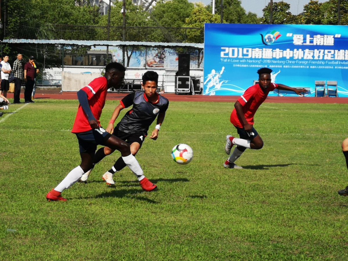 这支外籍友人足球队超牛连续蝉联两届南通中外友好足球邀请赛冠军