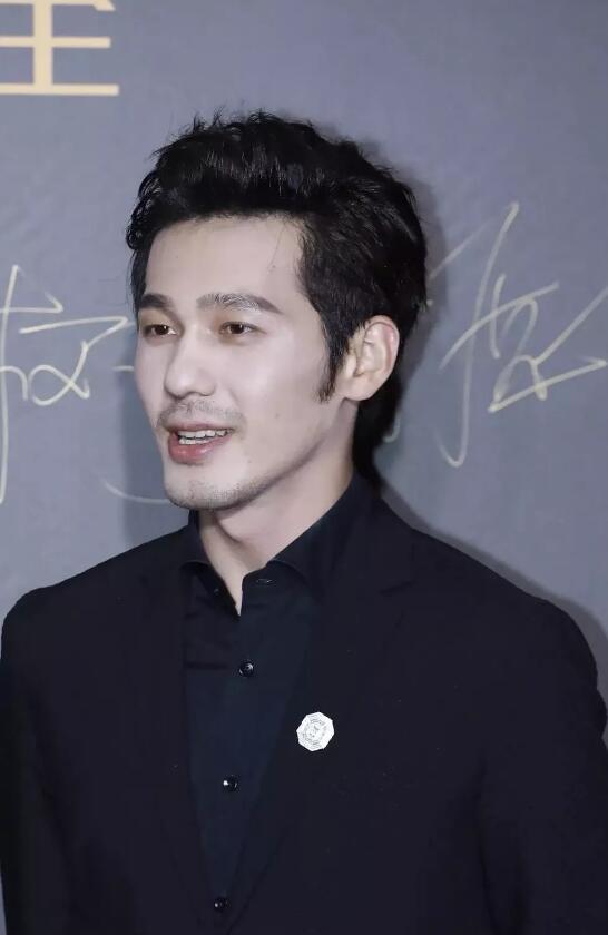 迷人计丨这大白馒头!我不知道该怎么不失礼貌地嘲讽白宇哥?