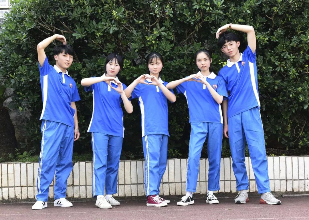 郴州市宜章县第七完全小学校服,校服最美学校