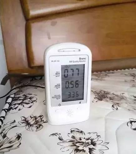 可怕！睡了10年的床垫掀开内部竟这样