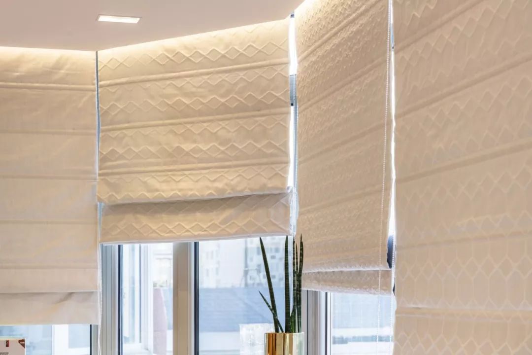 阳台很大要不要装窗帘,阳台太大能装铝合金窗吗