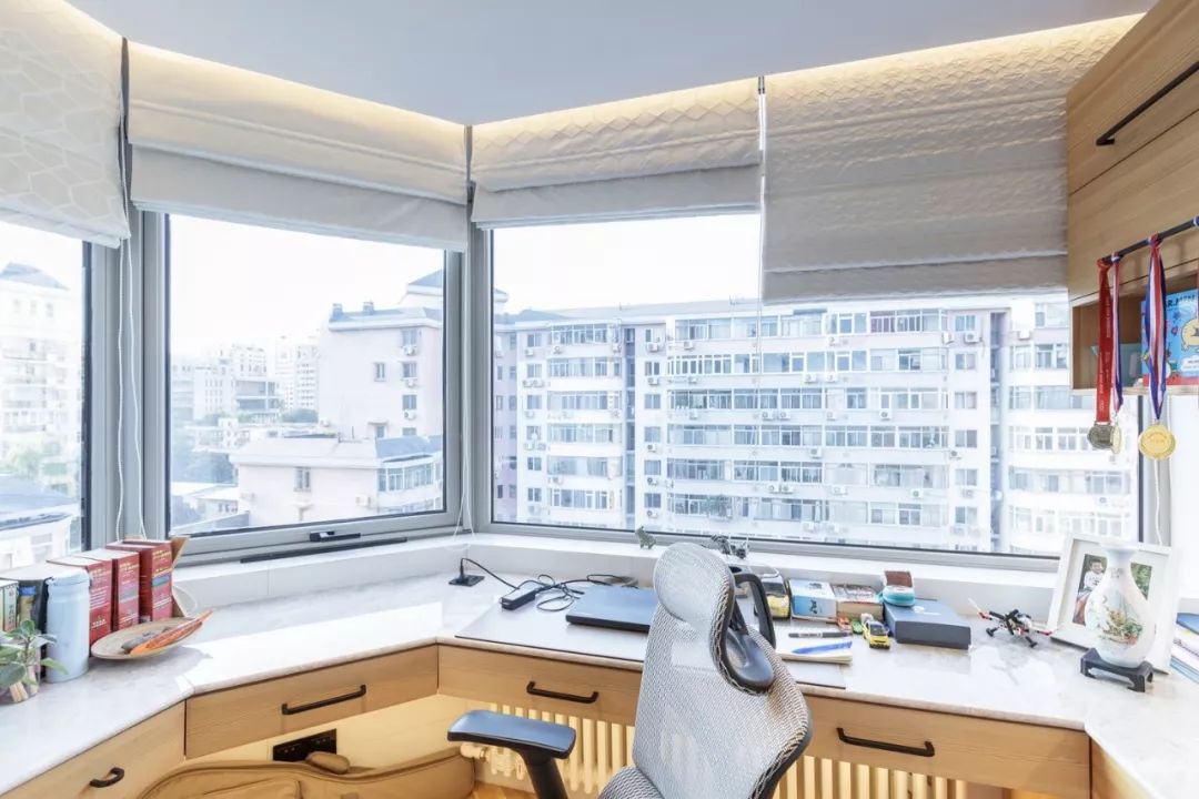 阳台很大要不要装窗帘,阳台太大能装铝合金窗吗