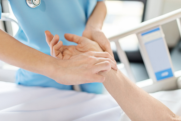 空中护理员,空中养老院