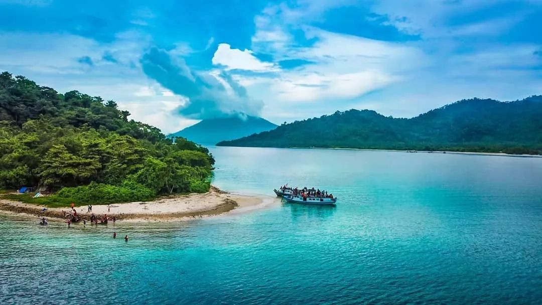 挖到一座免签直飞的超冷门海岛！火山浮潜摸小鹿，好玩秒杀巴厘岛