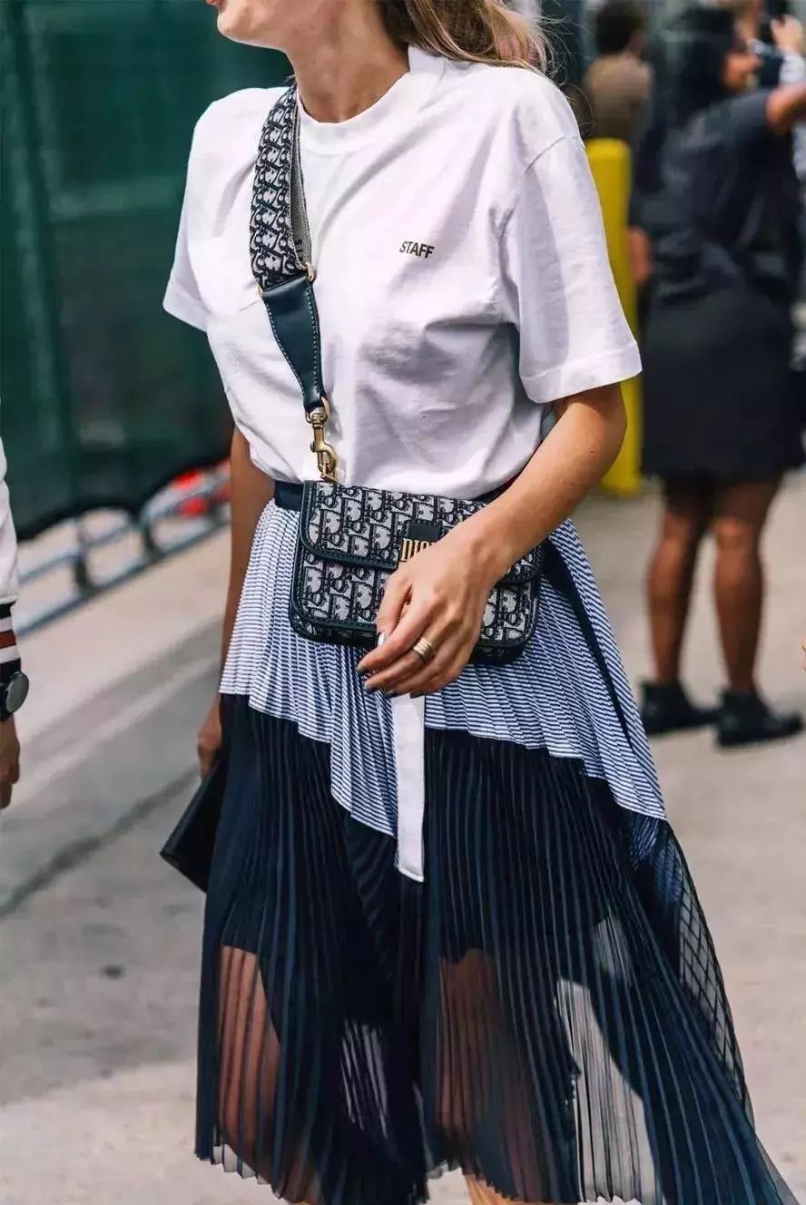 T恤+裙子,2019超时髦搭配